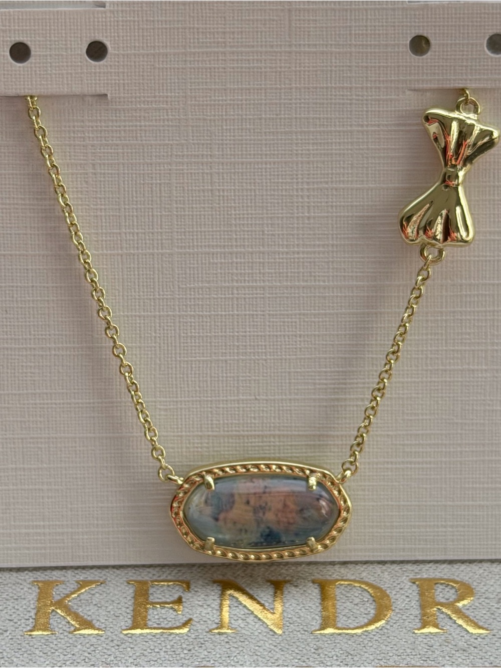 Kendra Scott Gold-tone Necklace with Multicolor Oval Pendant - Picture 2 of 3